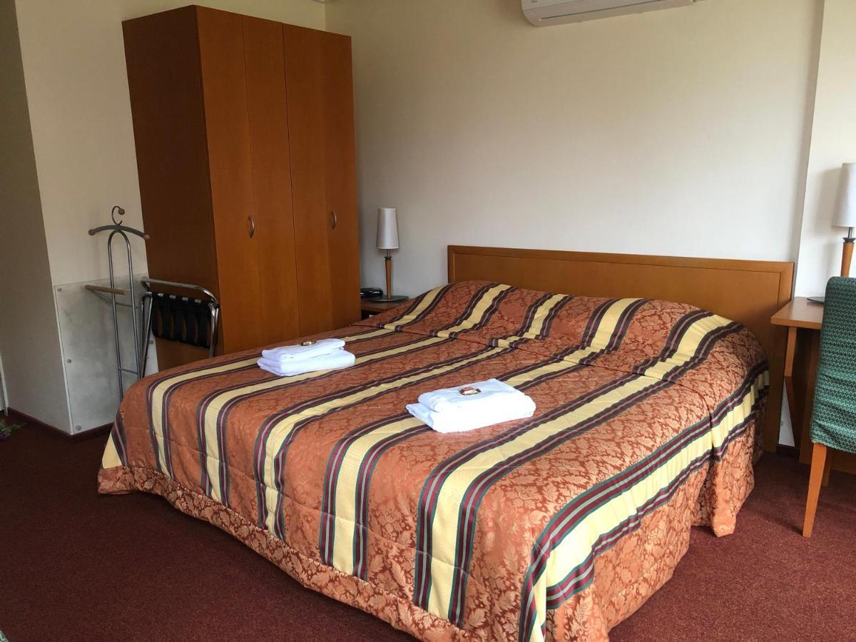 Hotel Kuik Ruinen Bagian luar foto